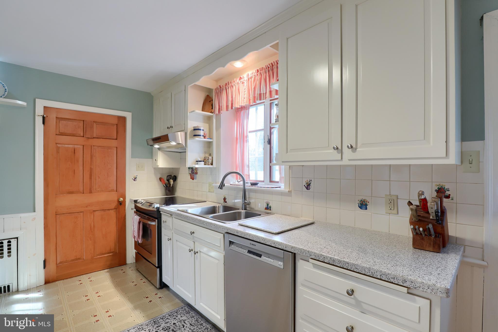 108 East Third Avenue Lititz, PA 17543 - Photo 16 of 35