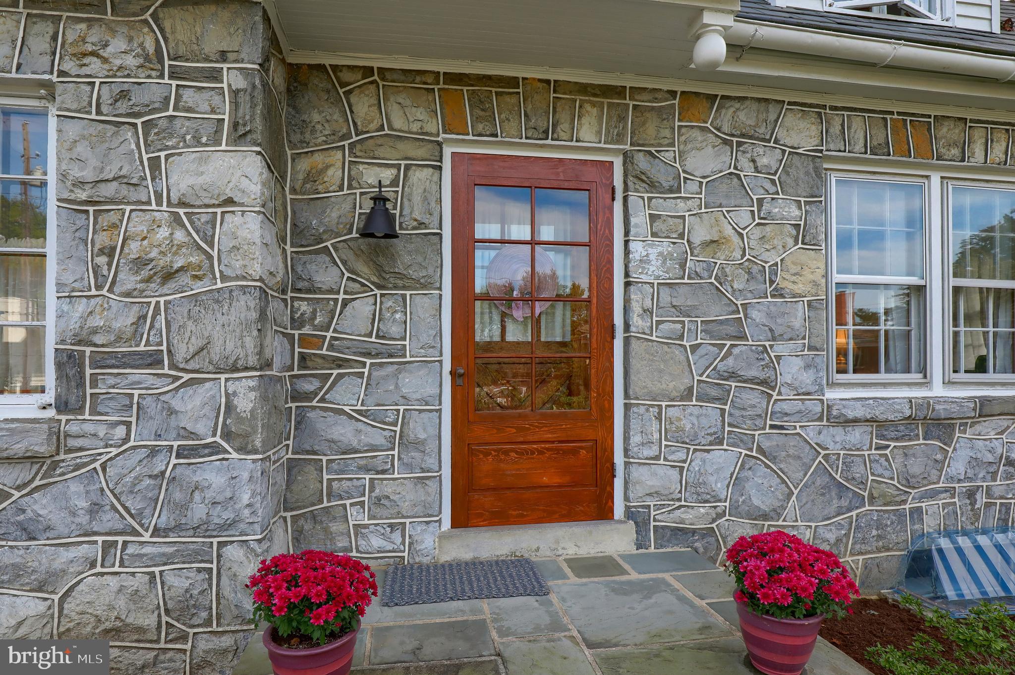 108 East Third Avenue Lititz, PA 17543 - Photo 4 of 35