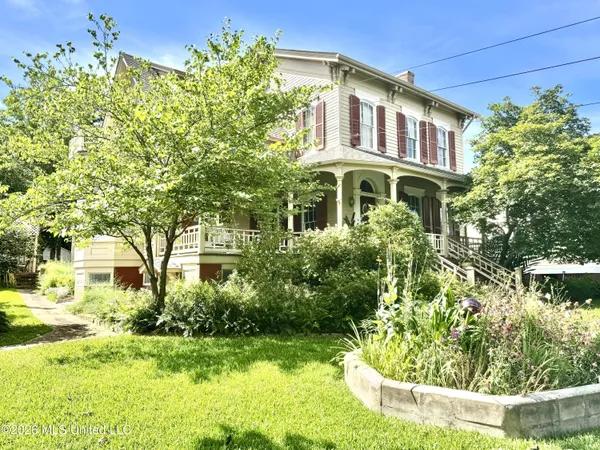 $595,000 | 402 North Pearl Street, Natchez, MS 39120