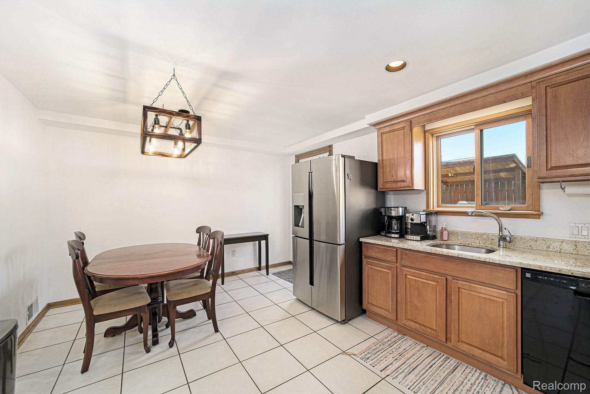 3627 Normandy Road Royal Oak, MI 48073 - Photo 9 of 29 017A7548.jpg