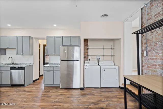 $1,450 | 821 23rd Street, Unit 2, Watervliet, NY 12189