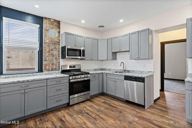 $1,450 | 821 23rd Street, Unit 2, Watervliet, NY 12189