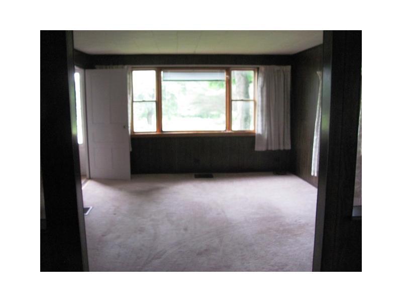 402 White School House Road Madison, ME 04950 - Photo 8 of 26 Living Room.