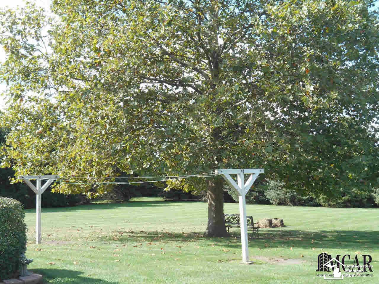 1278 Wells Road Dundee, MI 48131 - Photo 33 of 42 21376150-32.JPG