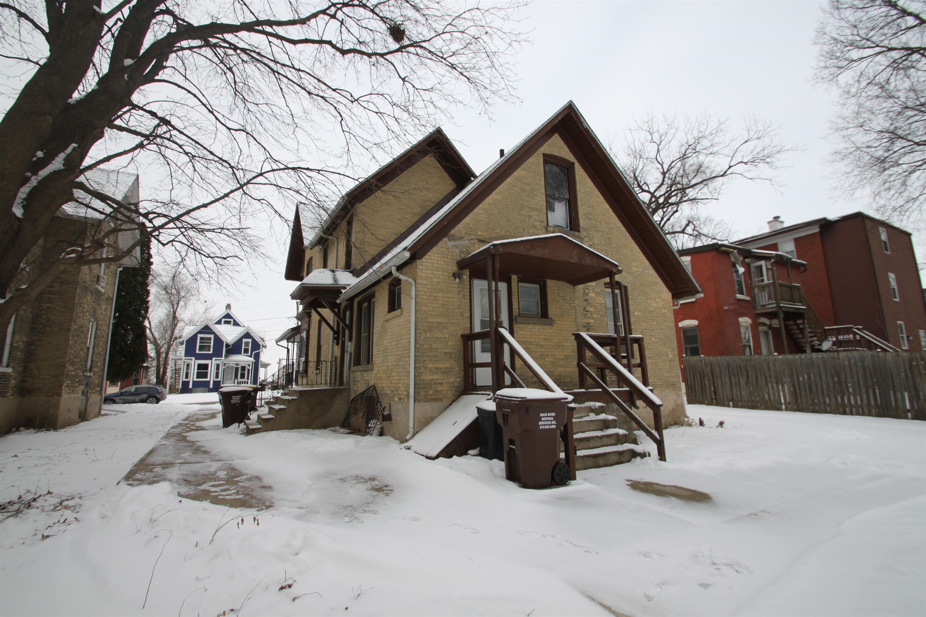 328 South Prospect Street Rockford, IL 61104 - Photo 4 of 14 a view of a house with a snow on the road