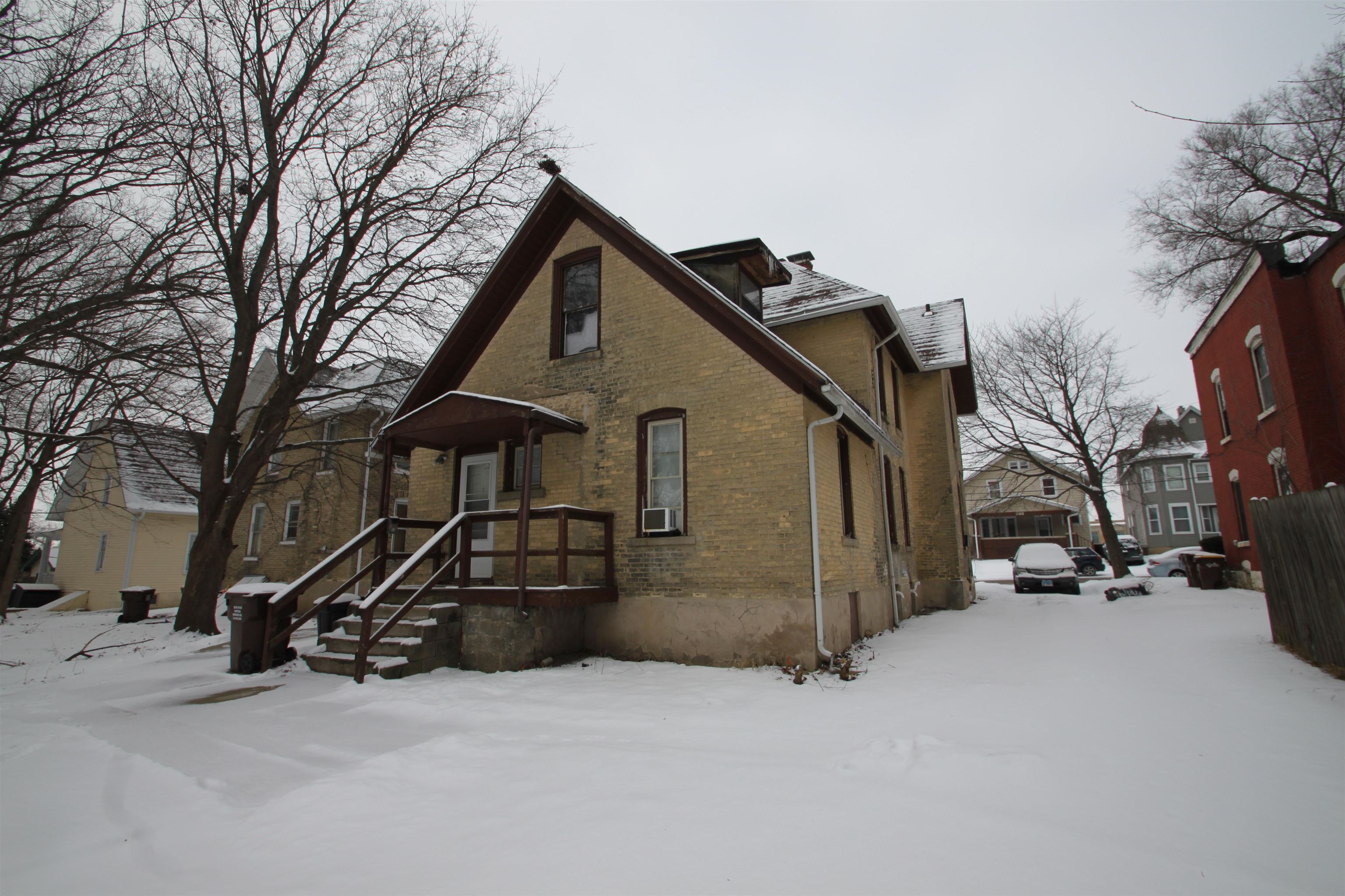 328 South Prospect Street Rockford, IL 61104 - Photo 5 of 14 a view of a house with a yard