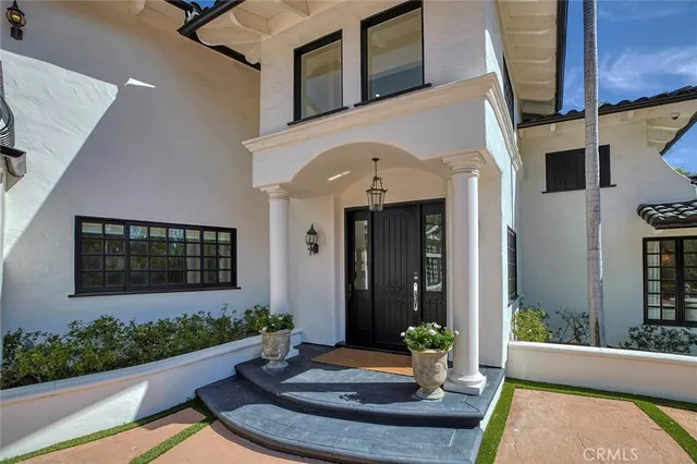 a view of entryway and hall