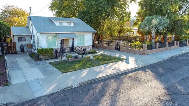 a view of a chair and table in backyard