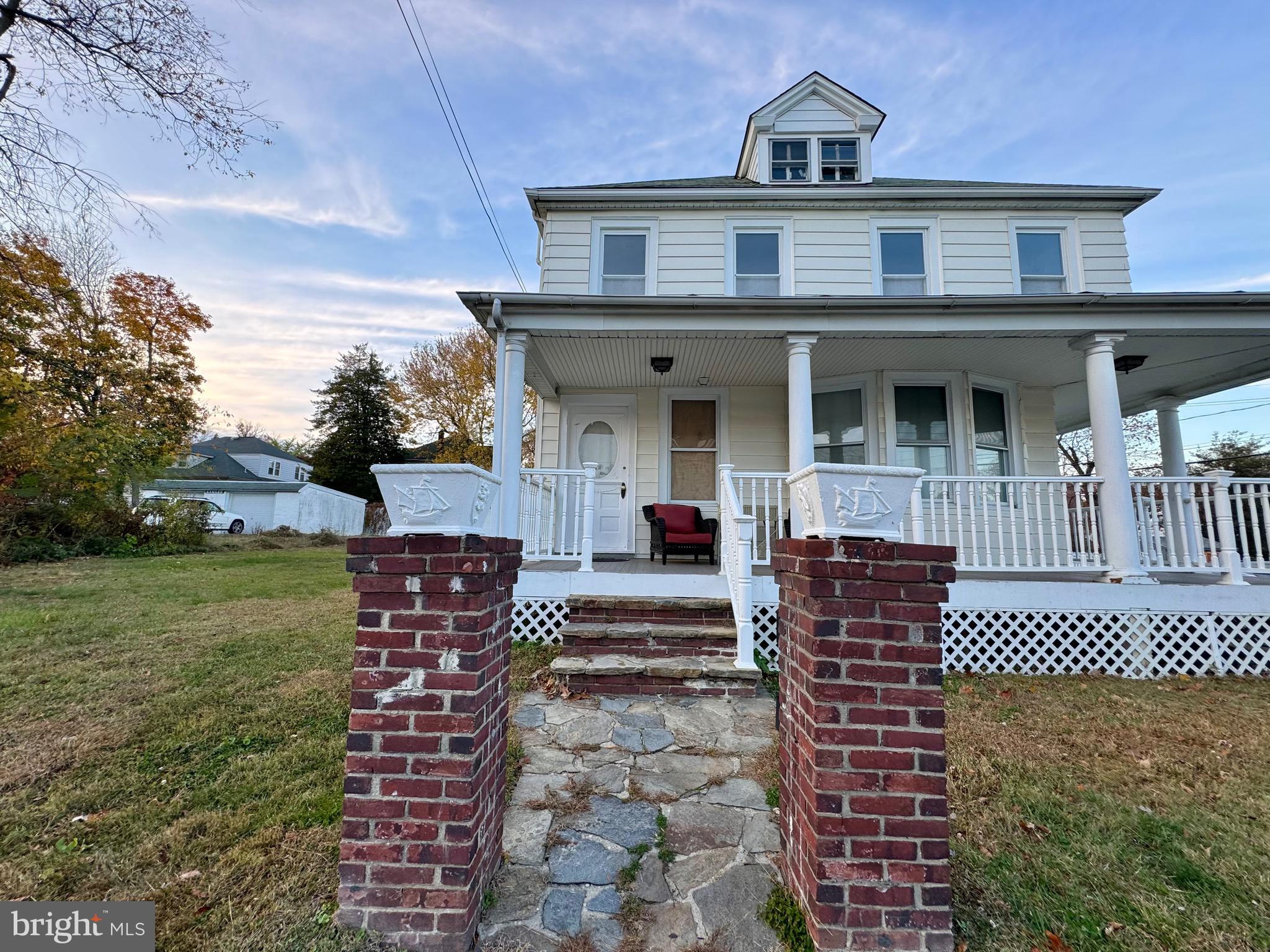 1121 Rosedale Avenue Wilmington, DE 19809 - Photo 34 of 37 a front view of a house with garden