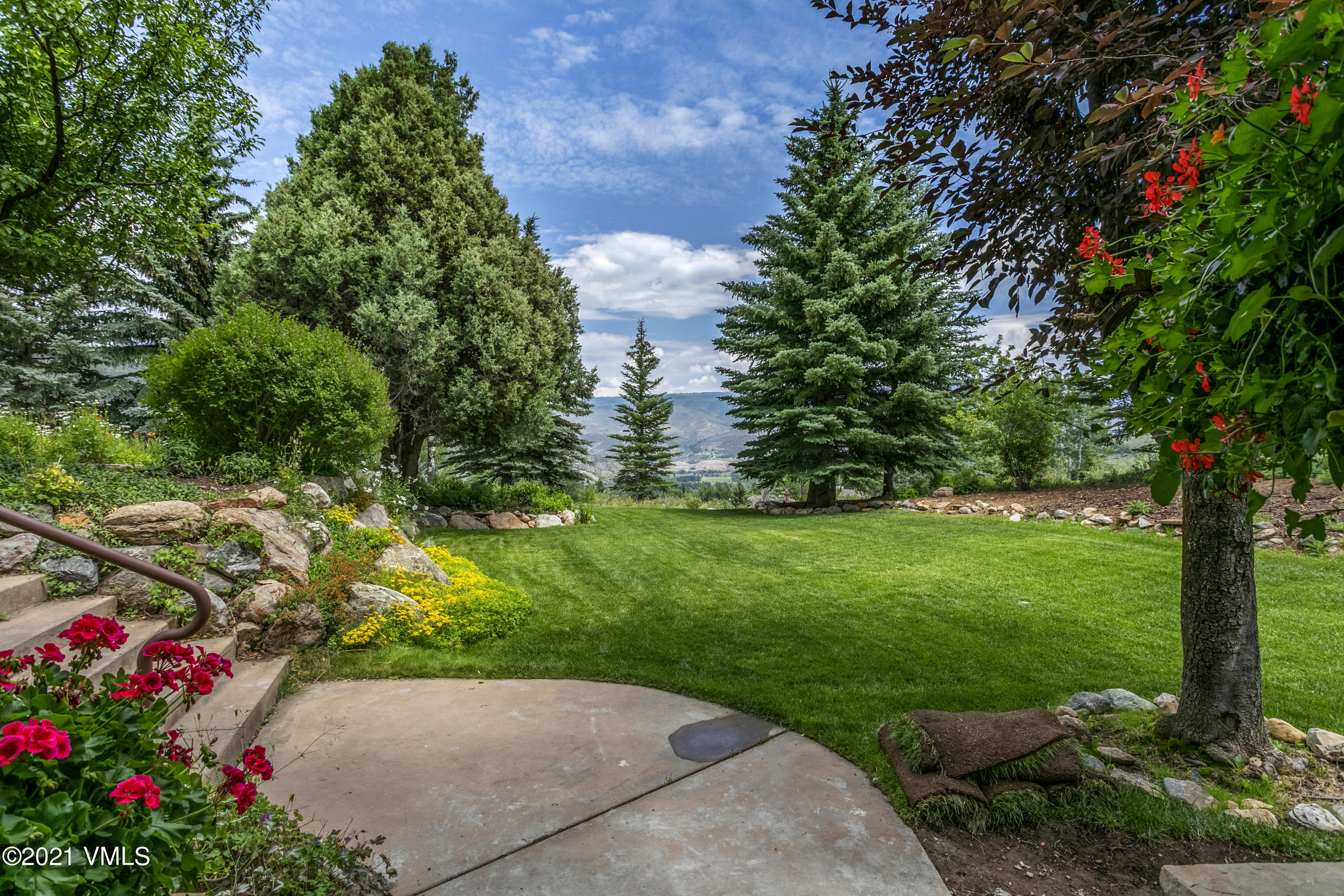 755 Eagle Crest Road Edwards, CO 81632 - Photo 38 of 56 a view of a garden with flowers and trees