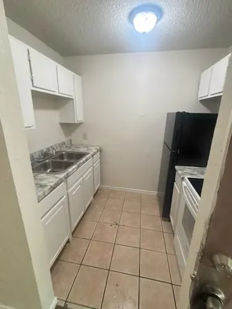 $950 | 8127 Stonehurst Street, Unit 9, Dallas, TX 75217