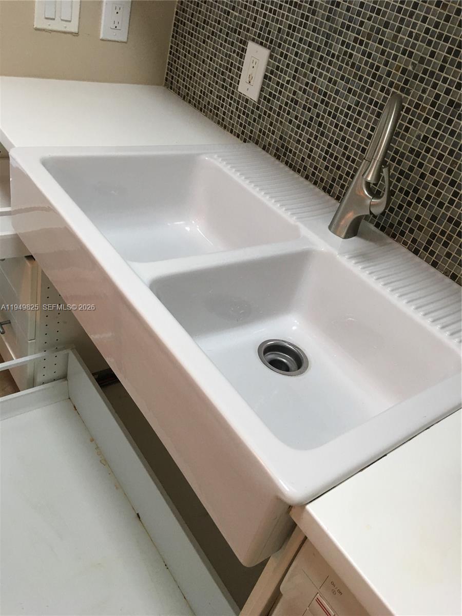 661 Southwest 11th Street, Unit 22W Miami, FL 33129 - Photo 18 of 22 a view of roof