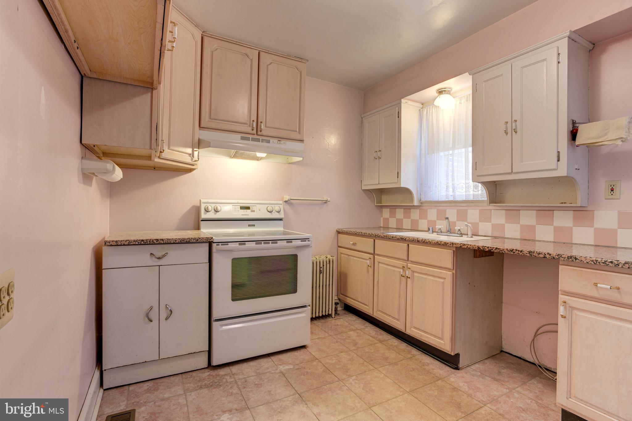 2413 Old Frederick Road Baltimore, MD 21228 - Photo 17 of 45 Kitchen