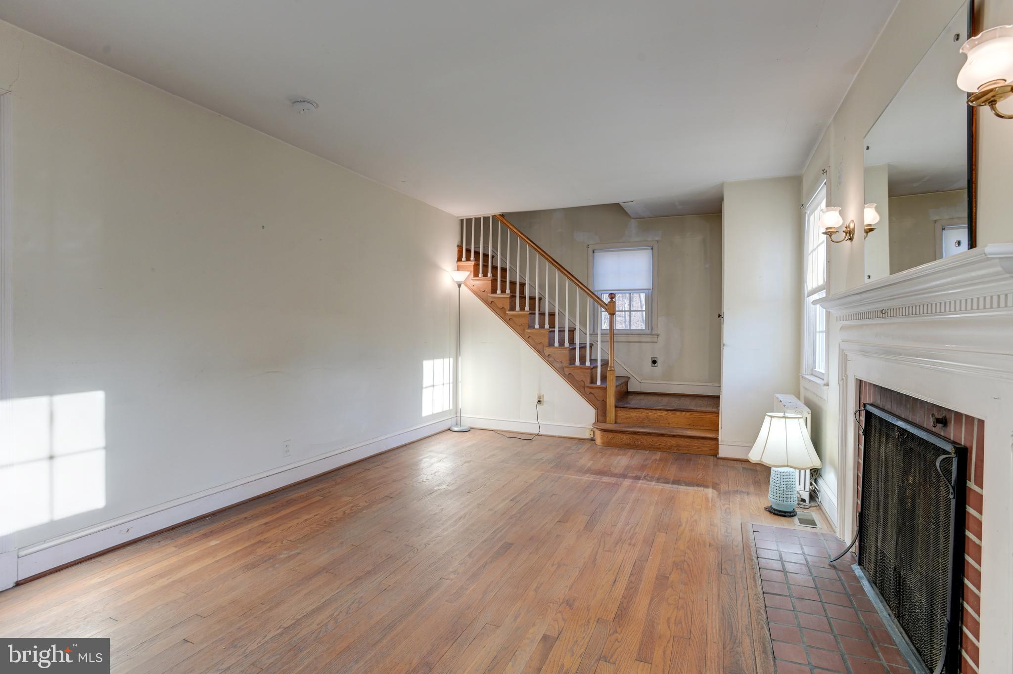 2413 Old Frederick Road Baltimore, MD 21228 - Photo 4 of 45 Living Room