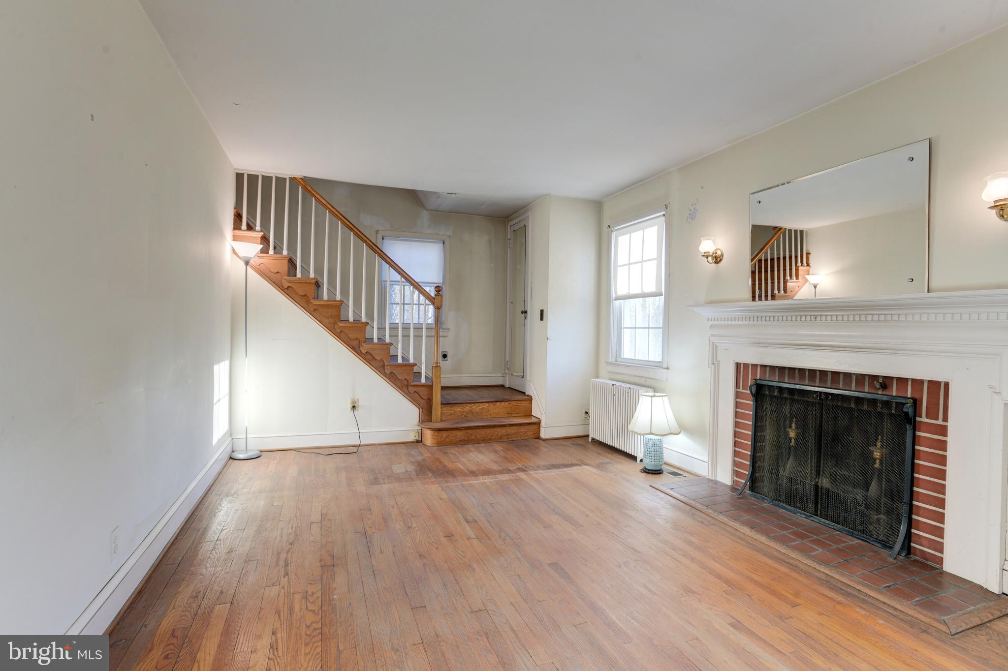 2413 Old Frederick Road Baltimore, MD 21228 - Photo 5 of 45 Living Room
