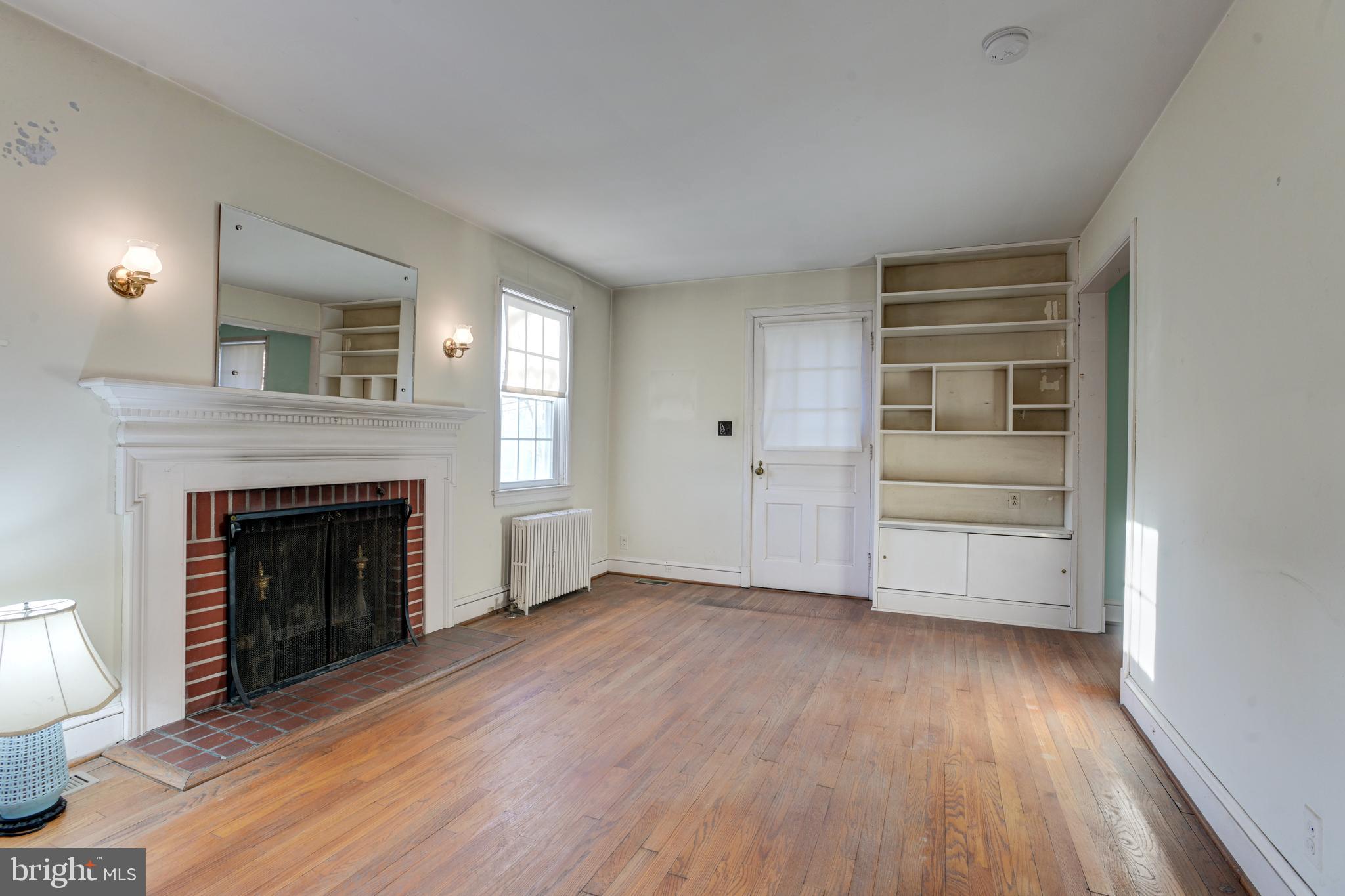 2413 Old Frederick Road Baltimore, MD 21228 - Photo 6 of 45 Living Room