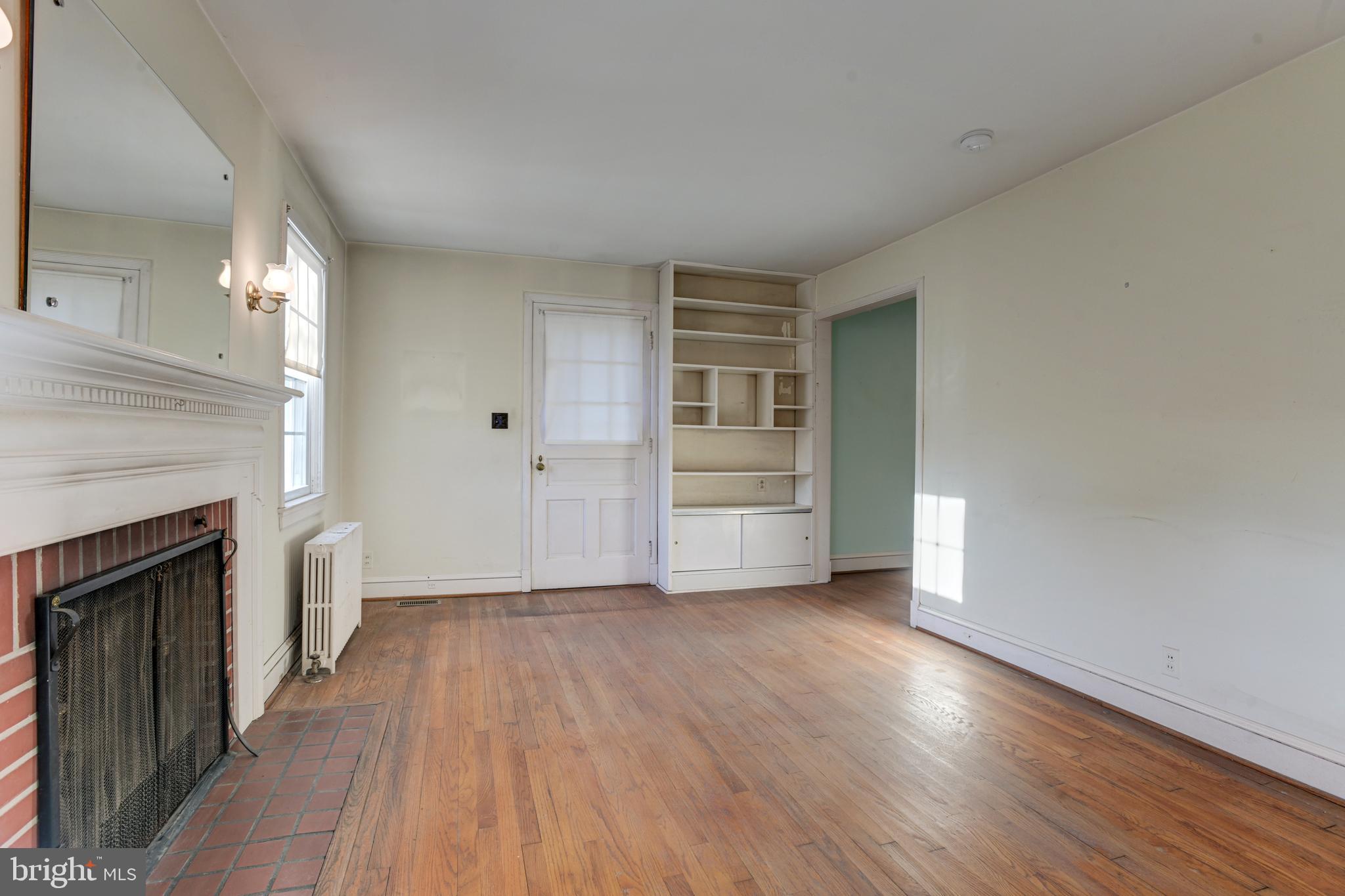 2413 Old Frederick Road Baltimore, MD 21228 - Photo 7 of 45 Living Room