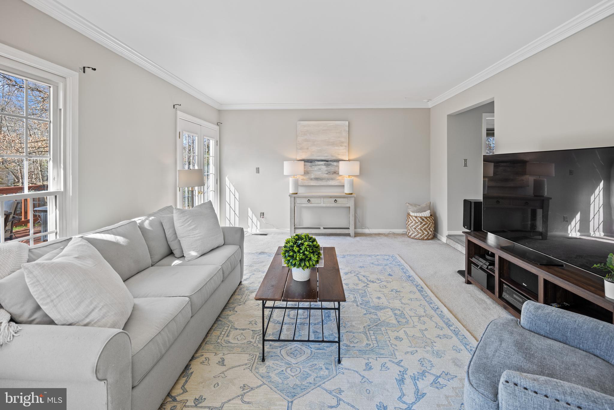 8255 Colling Ridge Court Alexandria, VA 22308 - Photo 17 of 49 Living Room