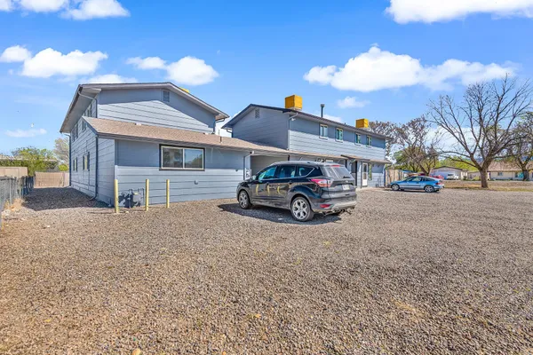 a view of back yard of the house
