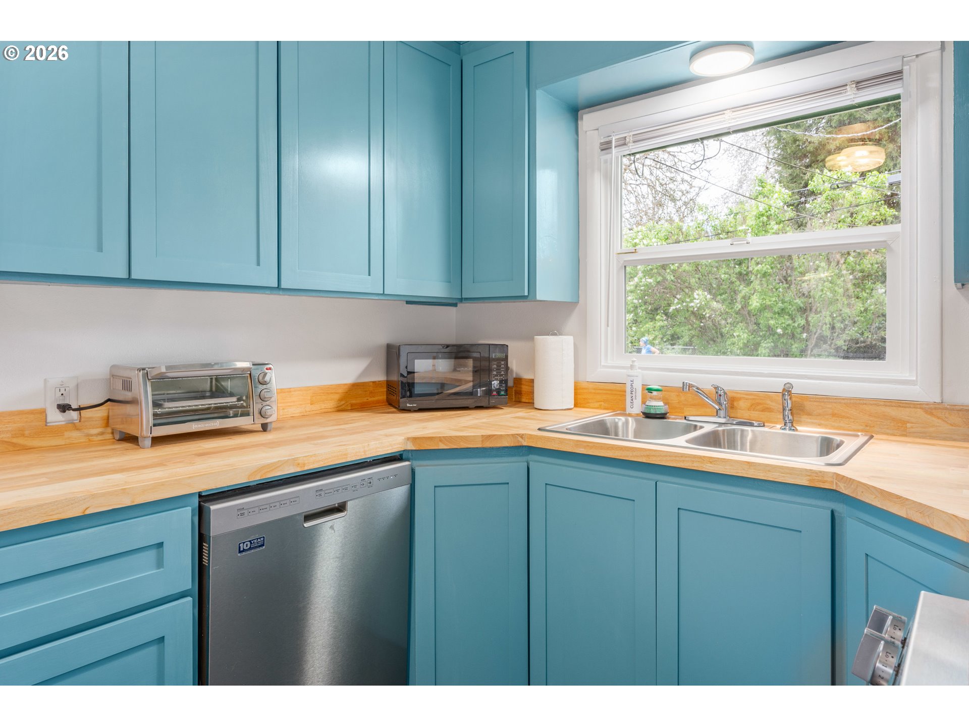 1280 Bailey Avenue Eugene, OR 97402 - Photo 14 of 42 a kitchen with stainless steel appliances granite countertop wooden cabinets a sink and a window