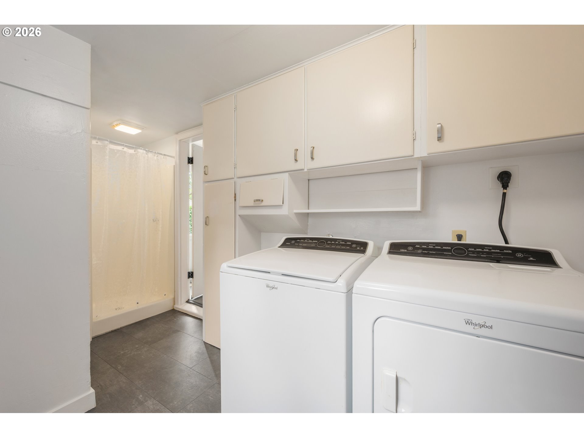 1280 Bailey Avenue Eugene, OR 97402 - Photo 20 of 42 a utility room with dryer and washer