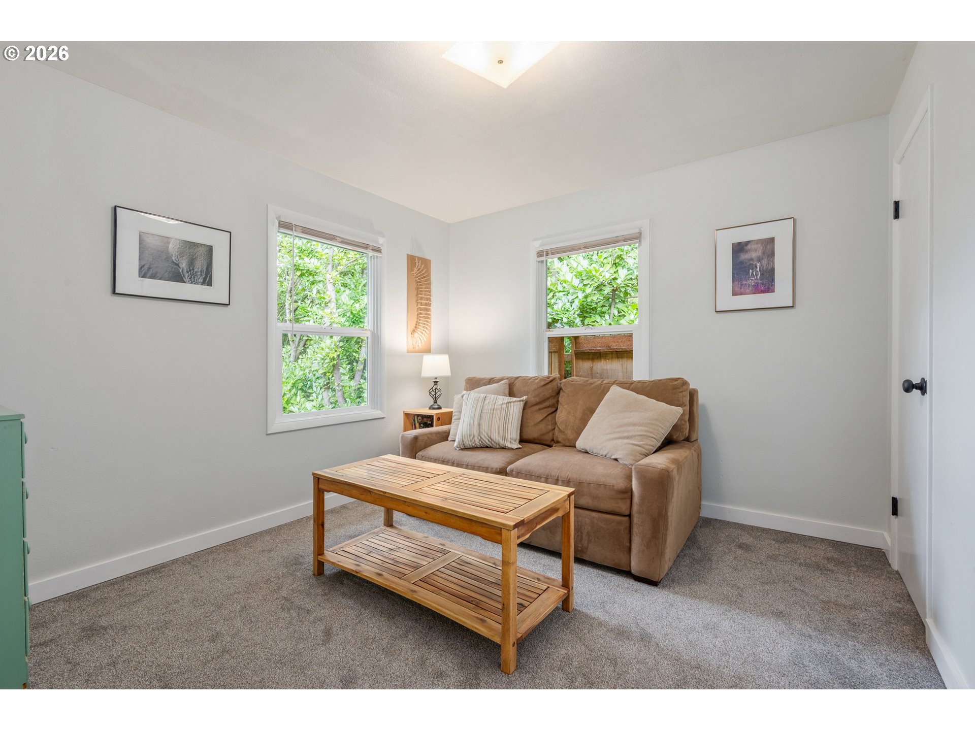 1280 Bailey Avenue Eugene, OR 97402 - Photo 27 of 42 a living room with furniture and a window