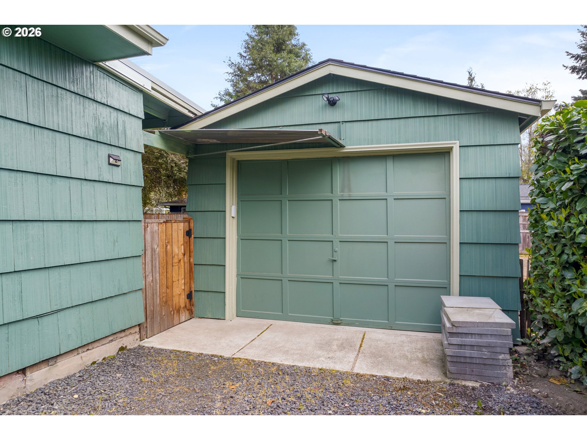 1280 Bailey Avenue Eugene, OR 97402 - Photo 36 of 42 a small green house with a outdoor space