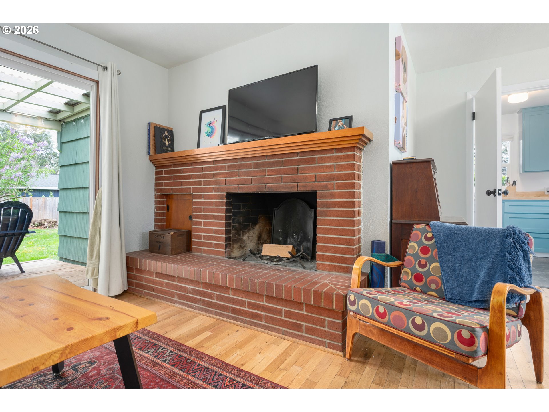 1280 Bailey Avenue Eugene, OR 97402 - Photo 7 of 42 a living room with furniture and a fireplace