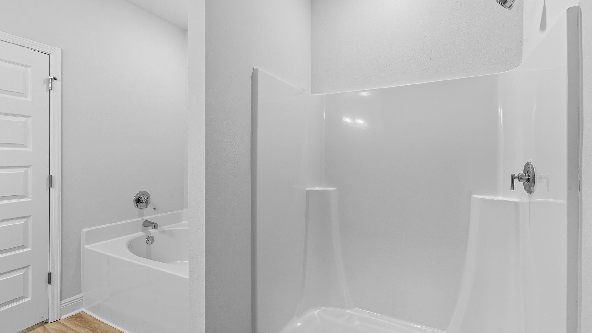 69 Foxtrail Run Freeport, FL 32439 - Photo 11 of 21 a bathroom with a bathtub
