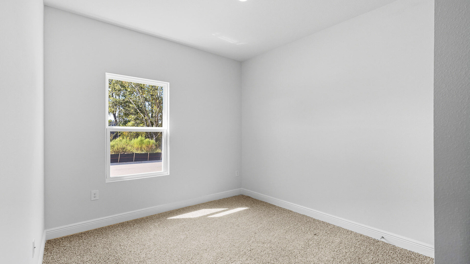 69 Foxtrail Run Freeport, FL 32439 - Photo 18 of 21 an empty room with a window