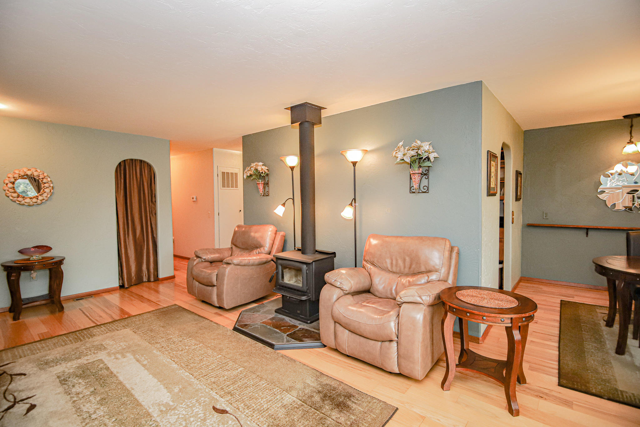 3955 South Stage Road, Unit 53 Medford, OR 97501 - Photo 13 of 29 Living room and Dining room