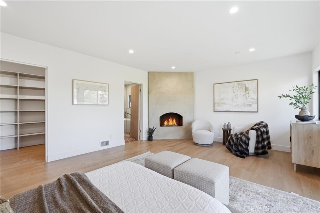 8140 Calabar Avenue Playa del Rey, CA 90293 - Photo 28 of 60 a bedroom with furniture and a couch