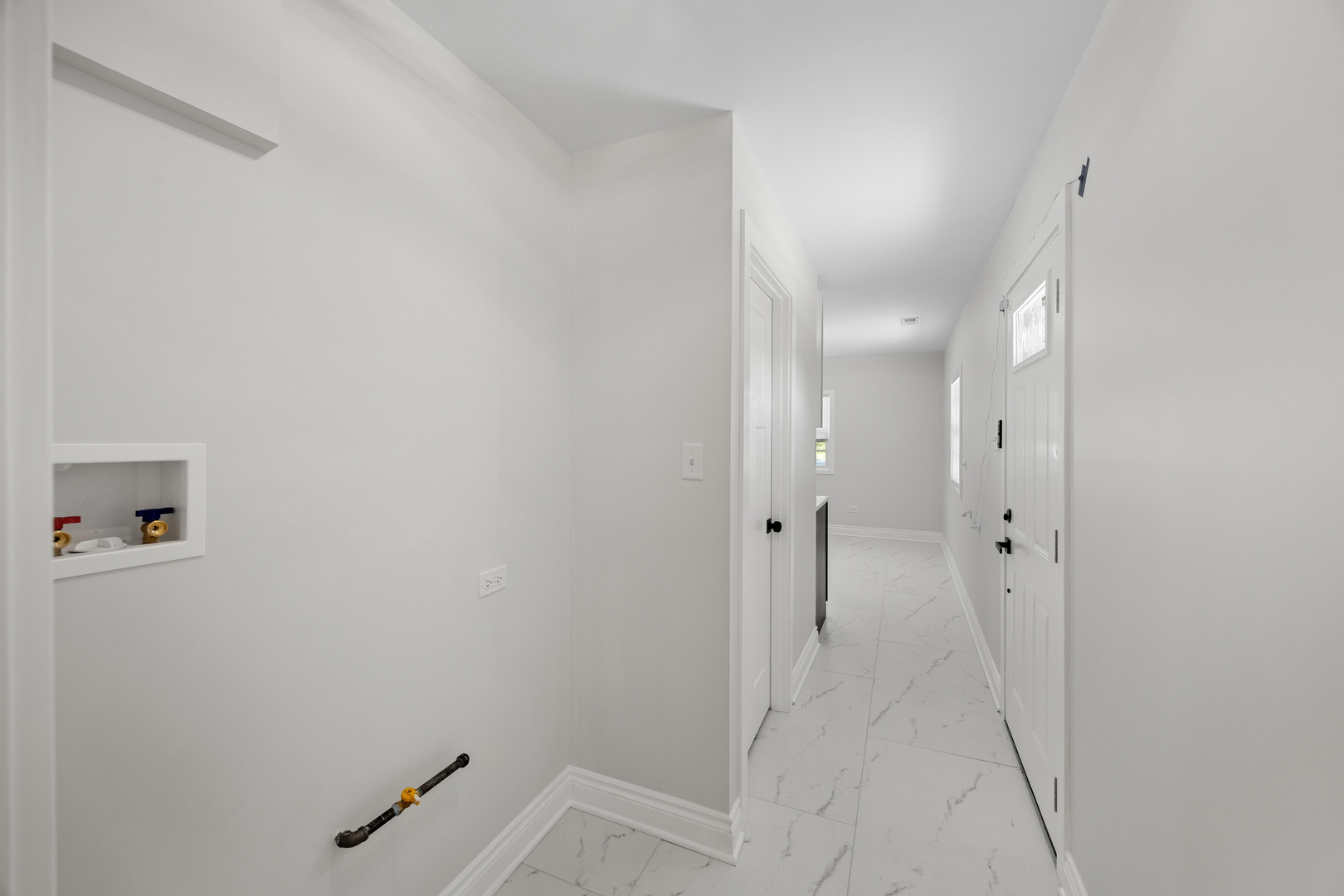570 Andover Street Chicago Heights, IL 60411 - Photo 16 of 22 a view of a hallway
