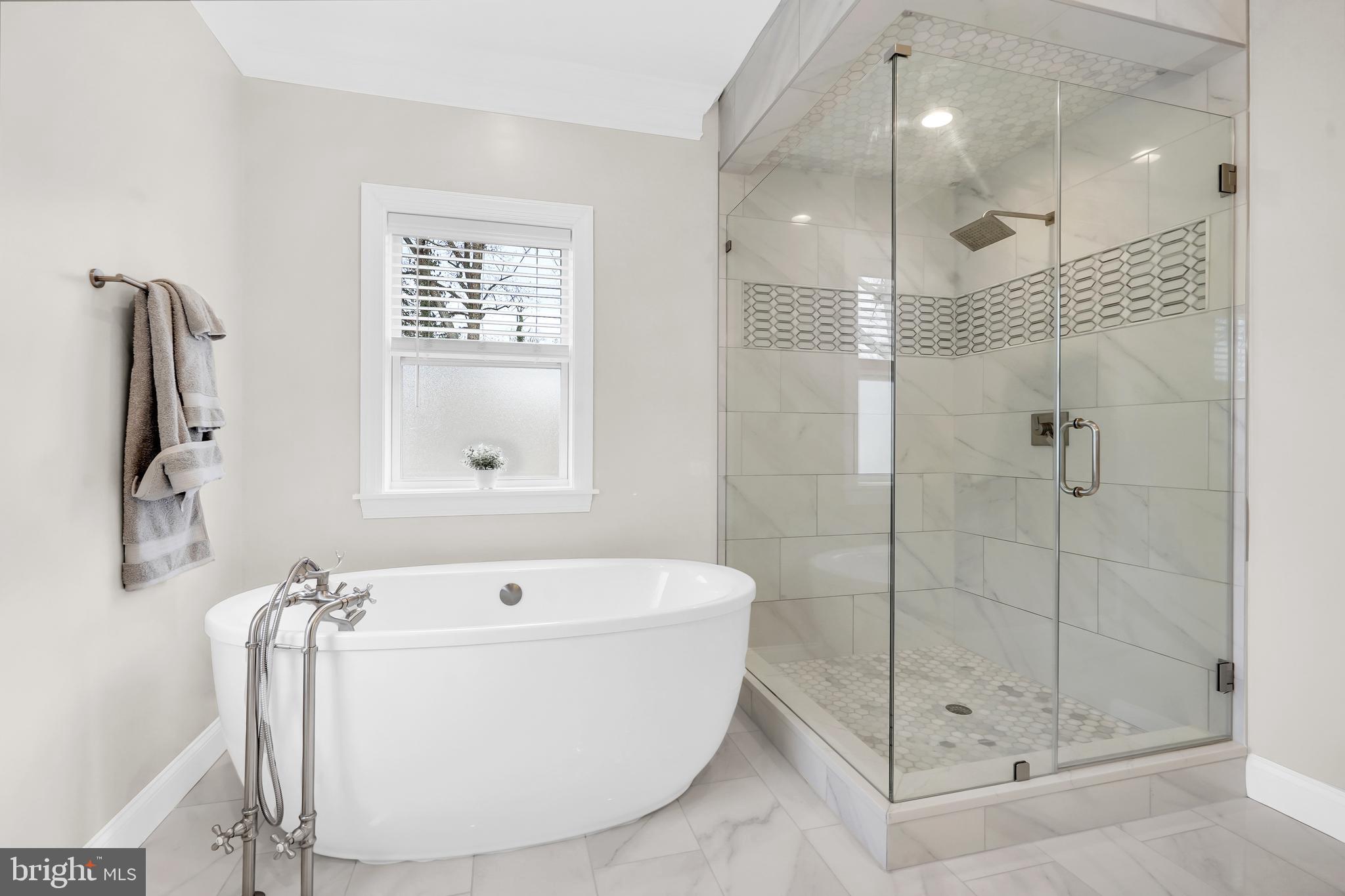 3925 Decatur Avenue Kensington, MD 20895 - Photo 20 of 56 ...and separate tub!