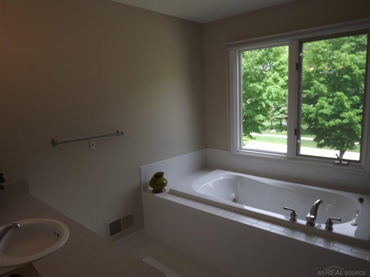 3798 Beechcrest Road Rochester Hills, MI 48309 - Photo 11 of 20