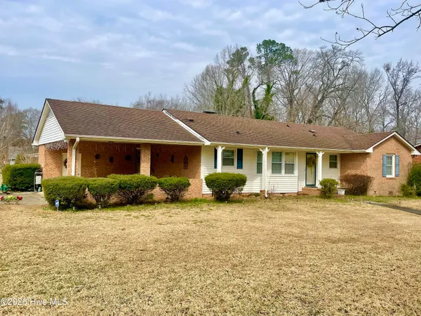 $195,000 | 201 Pecan Drive, Elizabethtown, NC 28337