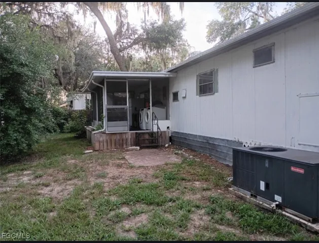a view of house with backyard and porch
