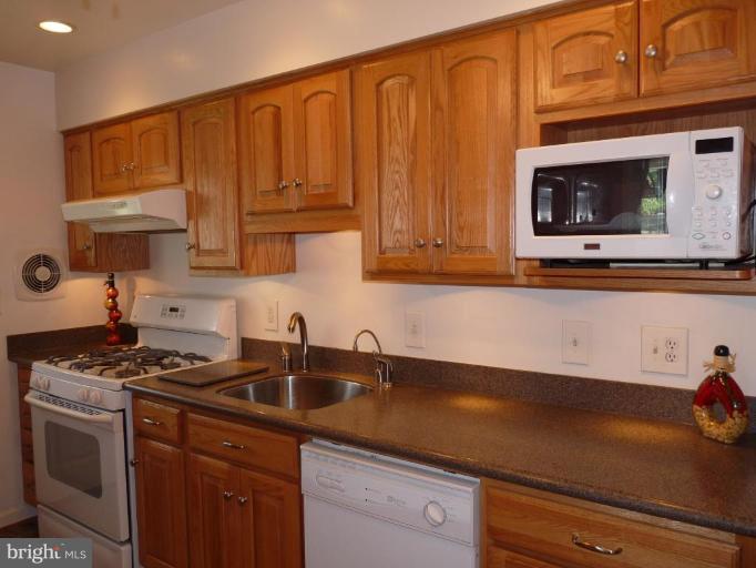 1800 Winford Road Baltimore, MD 21239 - Photo 8 of 27 Kitchen