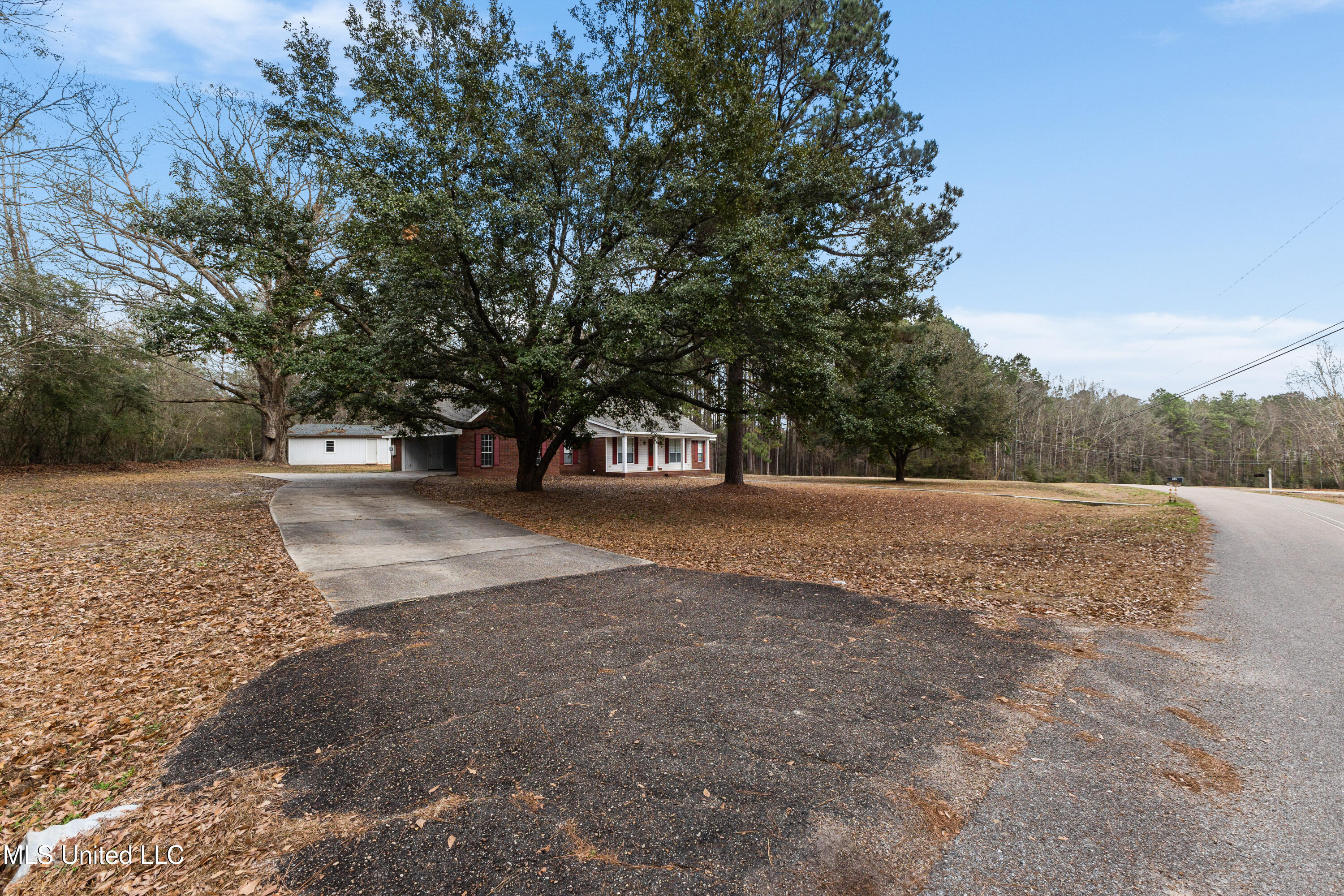 42 Asa Miley Road Hattiesburg, MS 39401 - Photo 2 of 43 42_Asa_Miley_Rd-3