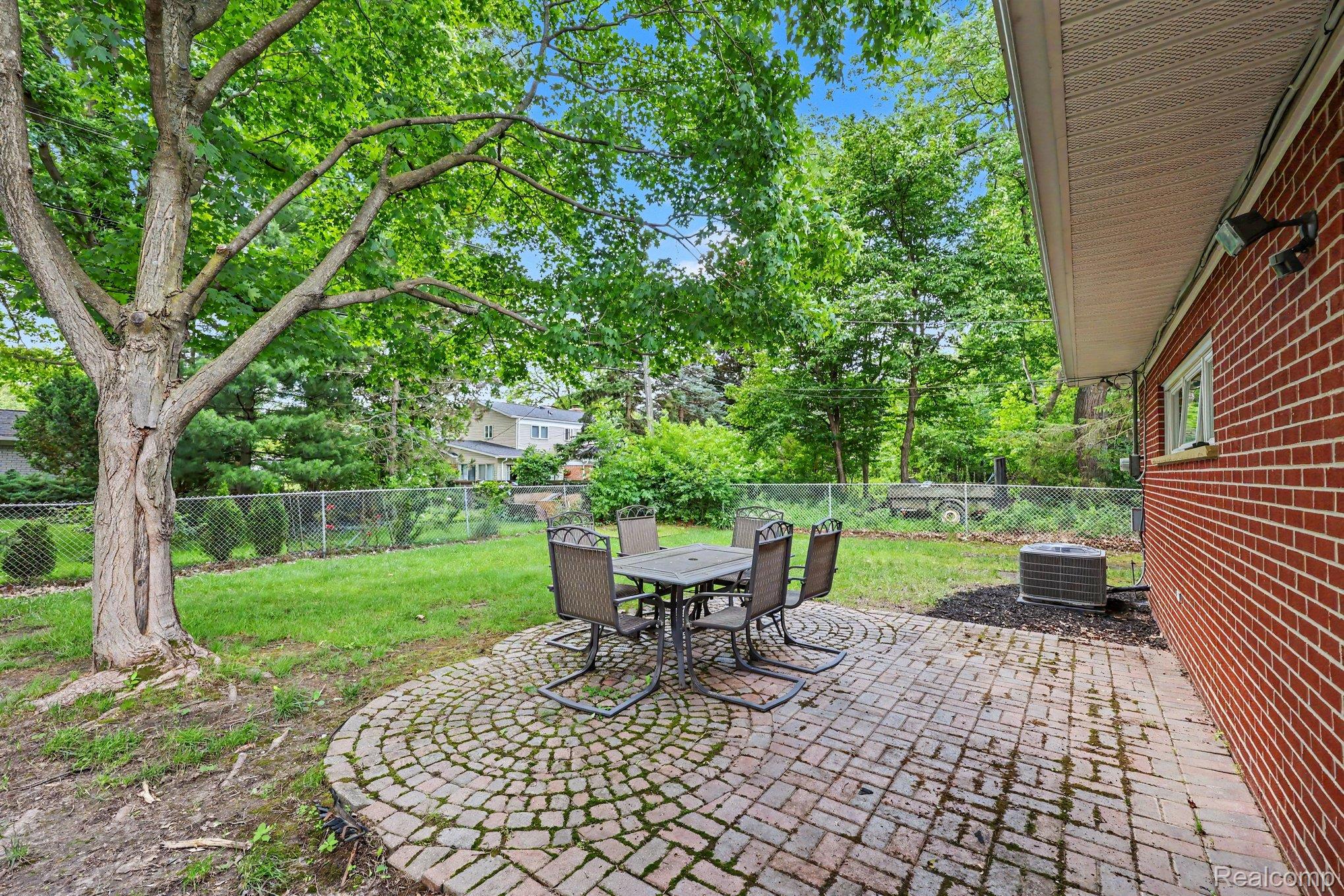 3750 Beach Road Troy, MI 48084 - Photo 23 of 27 026_file_9861.jpg