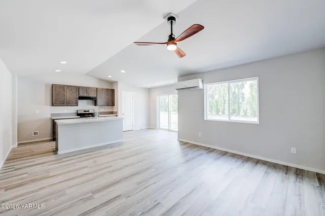 $345,000 | 609 Oak Street North, Unit LOT 21, Tieton, WA 98947