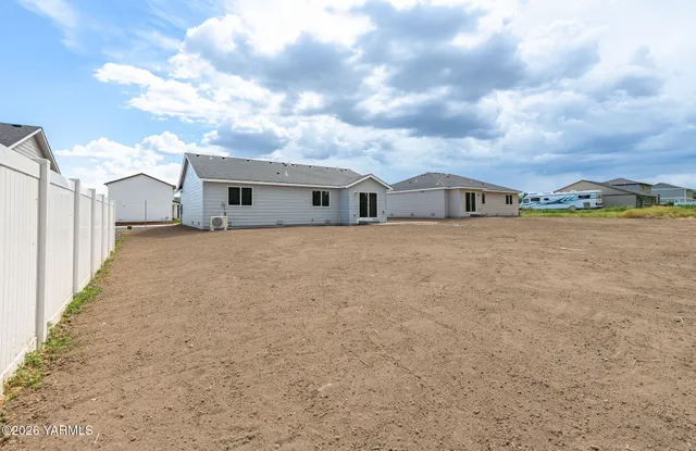 $345,000 | 609 Oak Street North, Unit LOT 21, Tieton, WA 98947