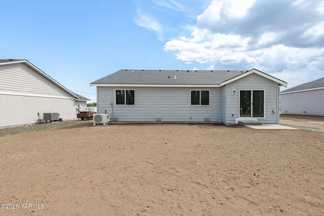 $345,000 | 609 Oak Street North, Unit LOT 21, Tieton, WA 98947