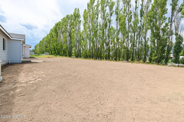 $345,000 | 609 Oak Street North, Unit LOT 21, Tieton, WA 98947