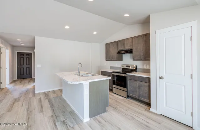 $345,000 | 609 Oak Street North, Unit LOT 21, Tieton, WA 98947