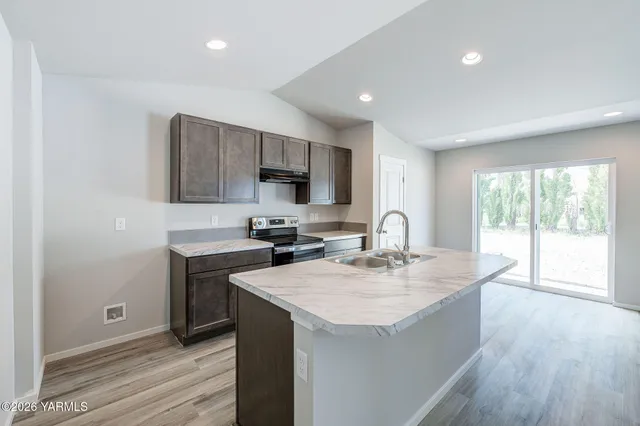 $345,000 | 609 Oak Street North, Unit LOT 21, Tieton, WA 98947