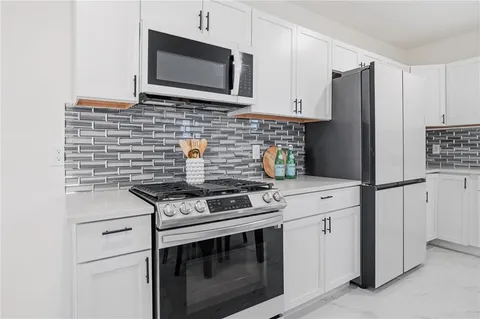 $325,000 | 216 Main Street, Wellsville, KS 66092