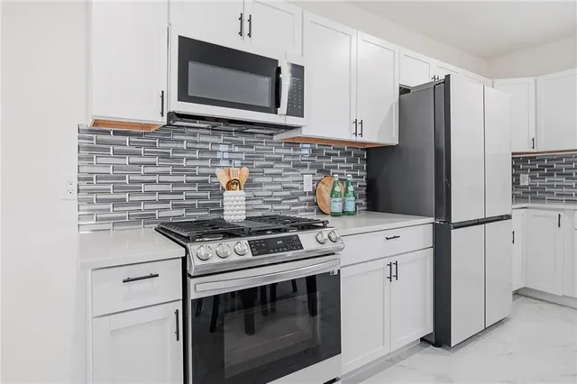 $325,000 | 216 Main Street, Wellsville, KS 66092