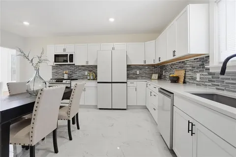 $325,000 | 216 Main Street, Wellsville, KS 66092