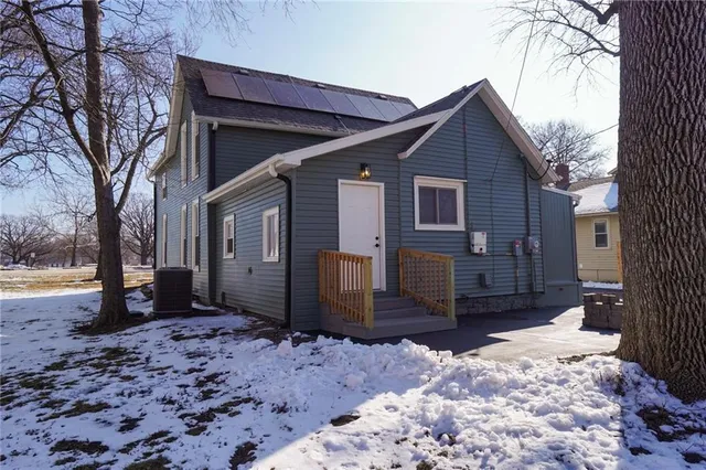 $325,000 | 216 Main Street, Wellsville, KS 66092